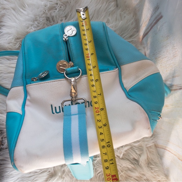 VINTAGE Lululemon Gym/Travel Bag - Picture 16 of 16